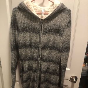 Grey sweater lined with fleece, hooded